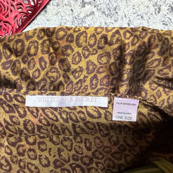 Vintage 1999 Victoria's Secret 100% Silk, Beaded Fringe, Leopard Print. - Picture 2 of 5